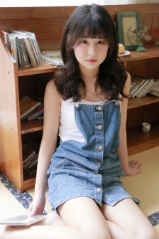 美女被男人揉胸动态图